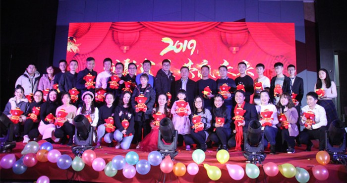 濟(jì)南誠(chéng)智商標(biāo)專利事務(wù)所有限公司2019年會(huì)-合影